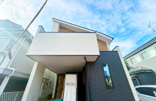 LDK21帖以上！吹き抜けの天井で明るい室内！ウォークインクローゼット２つ付き♪の画像